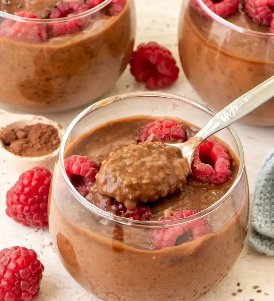 Featured image chocolate chia seed pudding