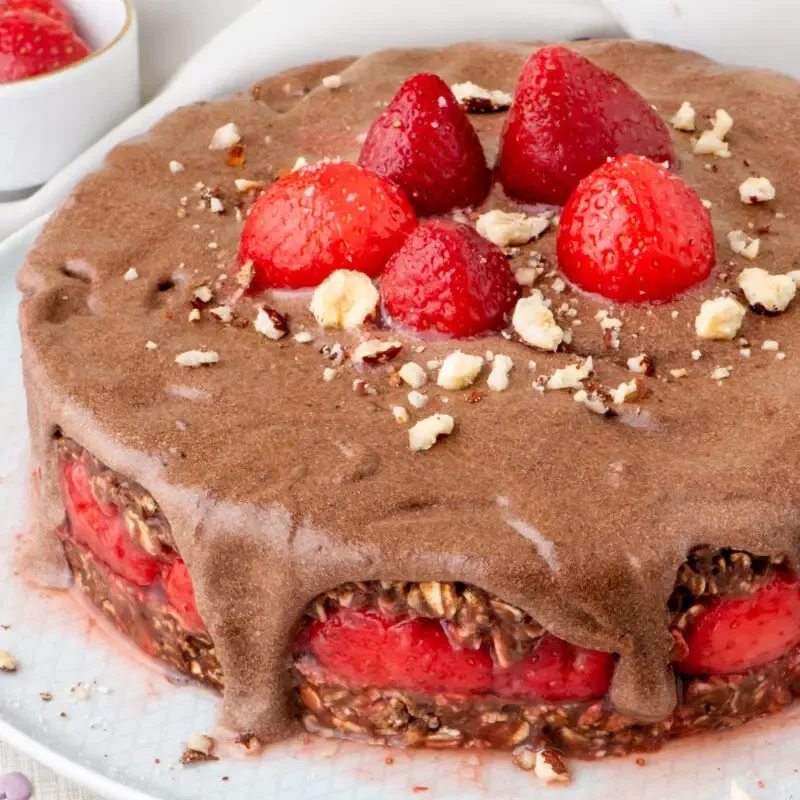 Easy Vegan Oatmeal Cake with Strawberries