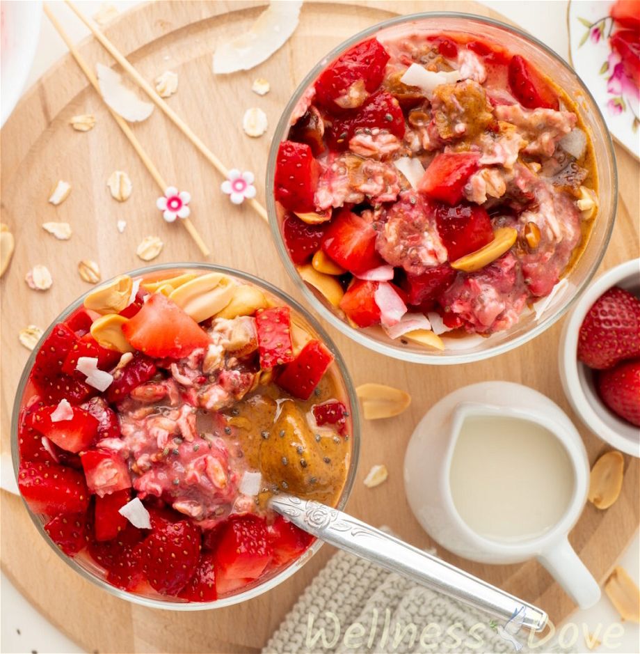 overhead view of the Easy Overnight Oats with Strawberries