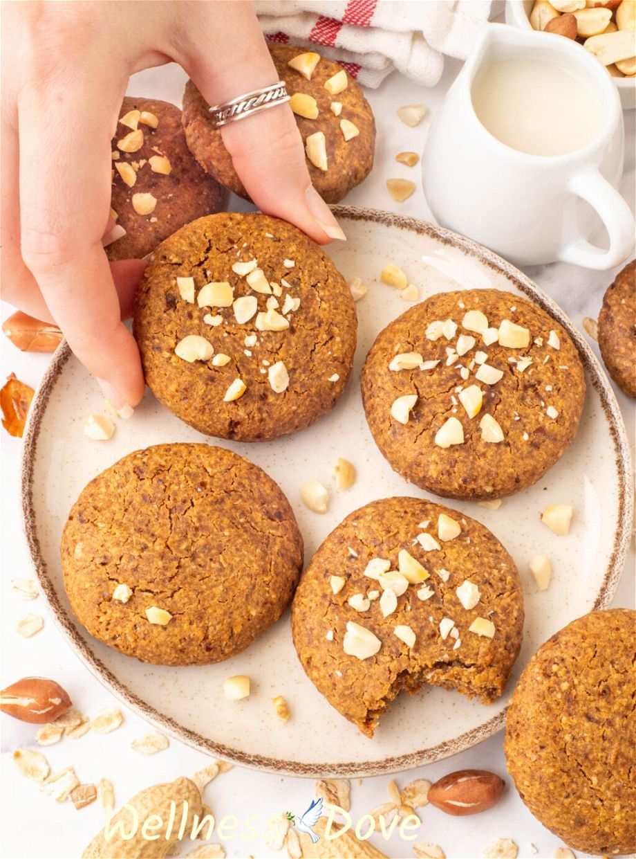 the Oatmeal Peanut Butter Vegan Cookies in a small plate