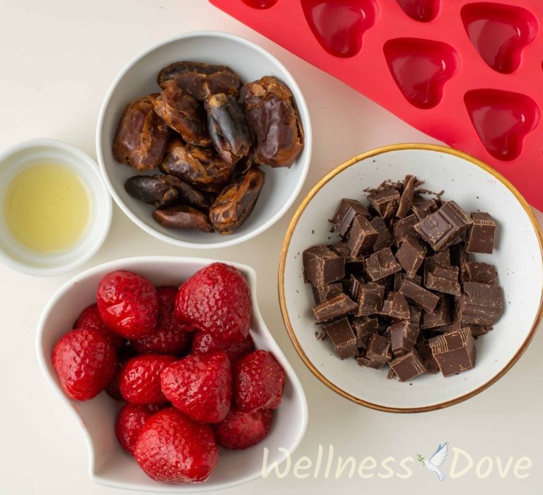 Valentine&#039;s day chocolate strawberry hearts