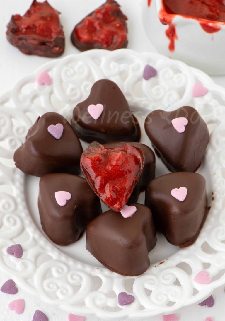 Valentine&#039;s day chocolate strawberry hearts