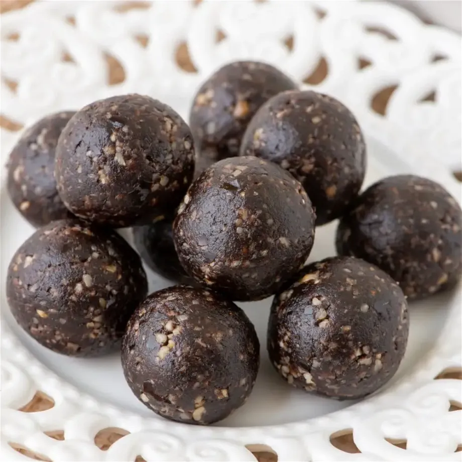 raw vegan brownie bites featured image