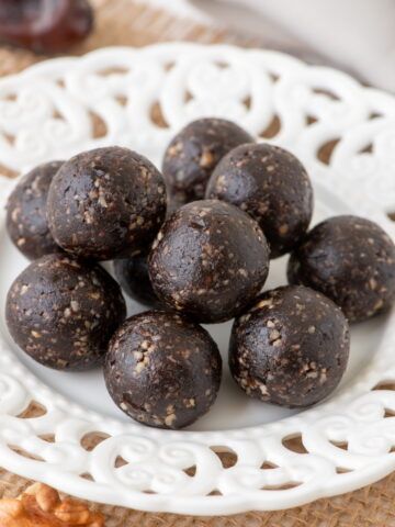 raw vegan brownie bites featured image