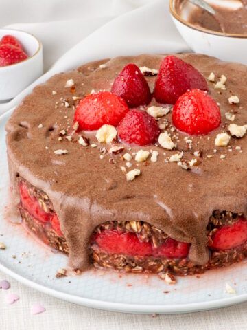 Easy Vegan Oatmeal Cake with Strawberries