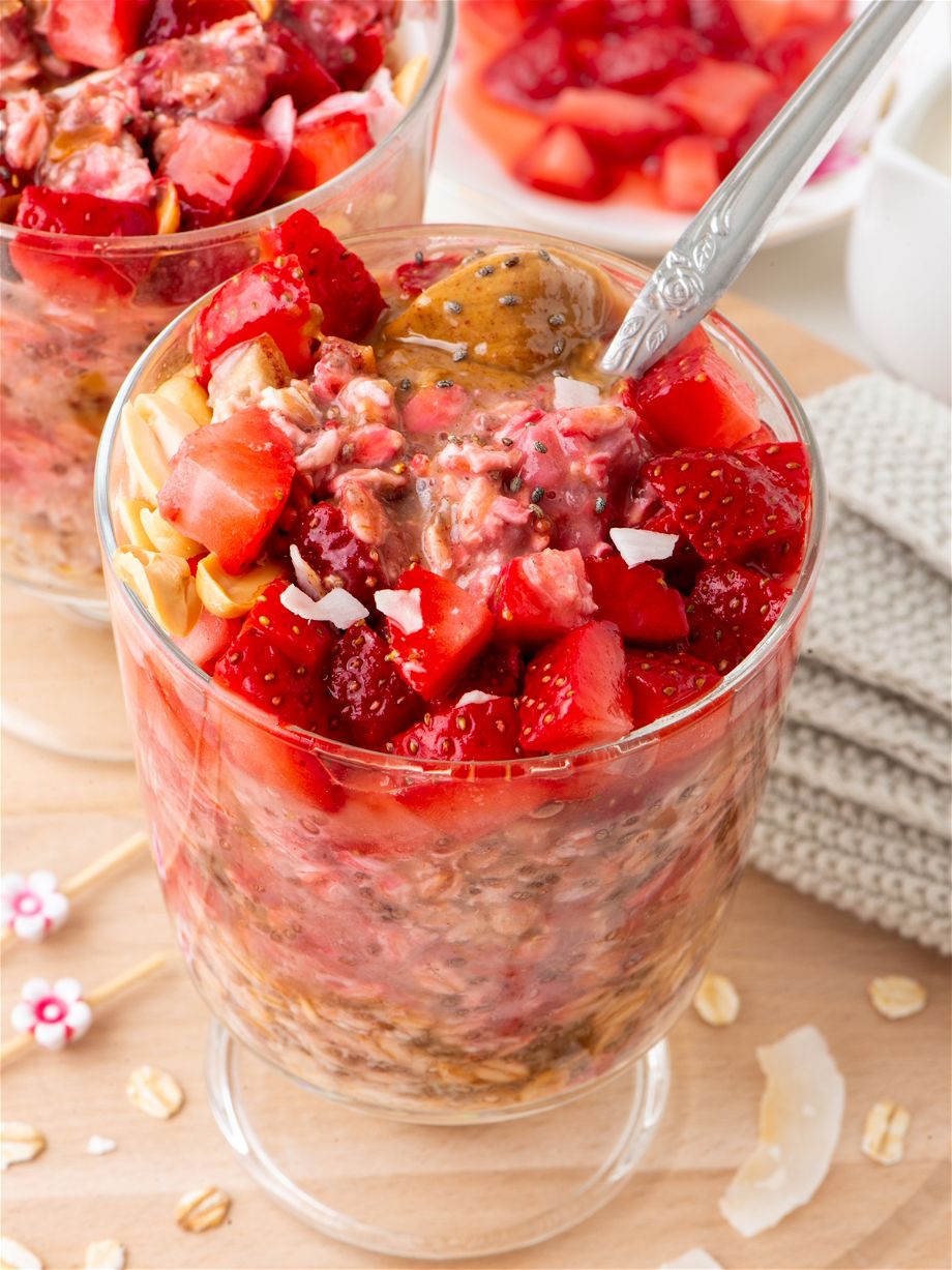 Easy Overnight Oats With Strawberries WellnessDove products-juice-plus-cad