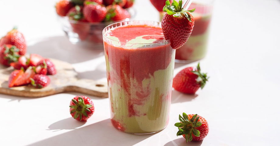 Strawberry Matcha Smoothie - The Healthful Ideas