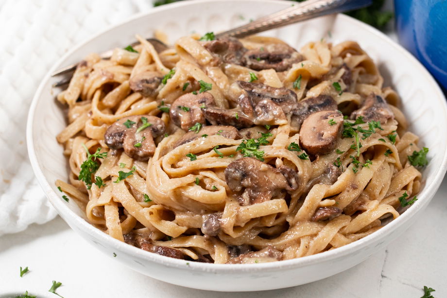 One Pot Creamy Vegan Mushroom Pasta - Vegan and Oil-free Recipes