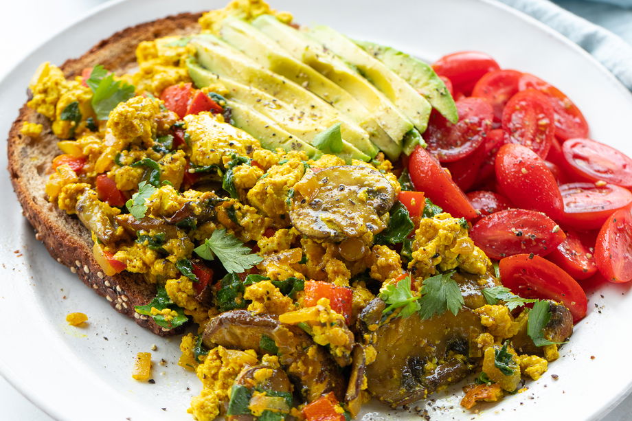 Easy Tofu Scramble with Veggies - ZardyPlants - zardyplants.com