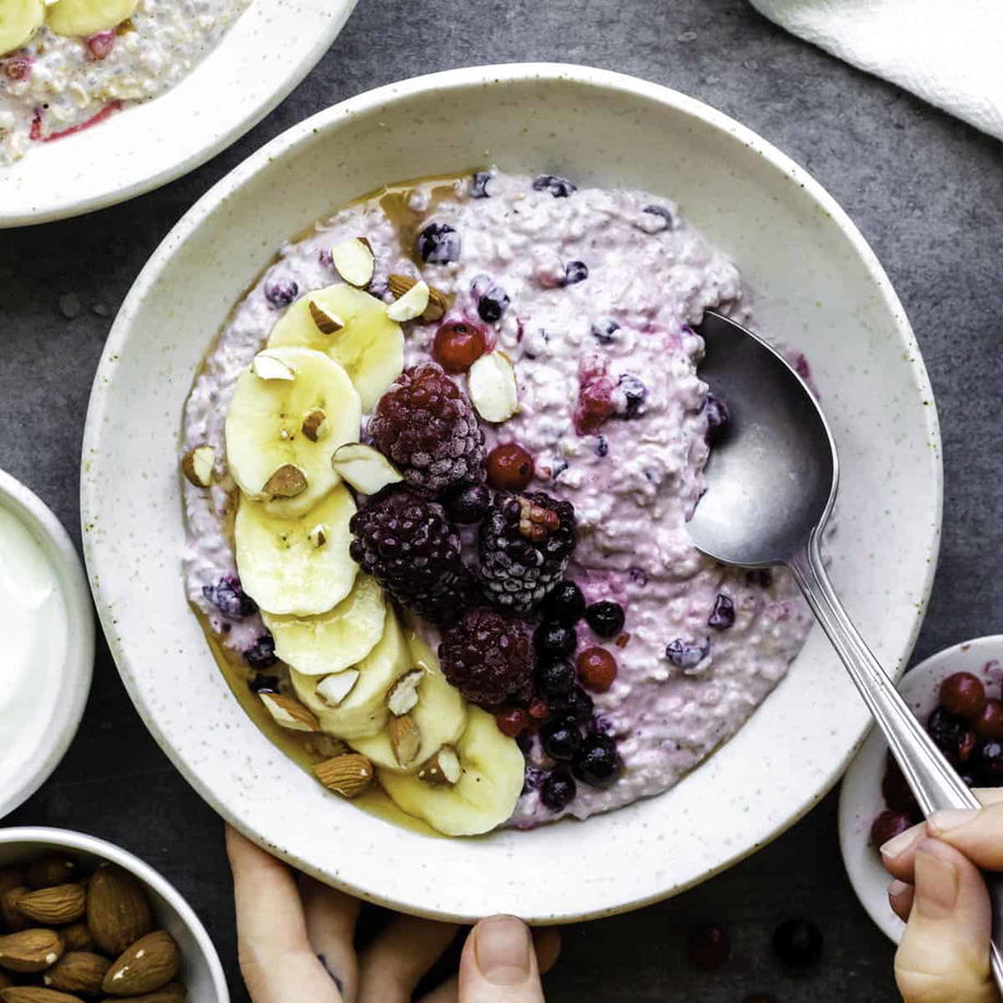 Overnight Oats with Frozen Fruit - Sunglow Kitchen - www.sunglowkitchen.com