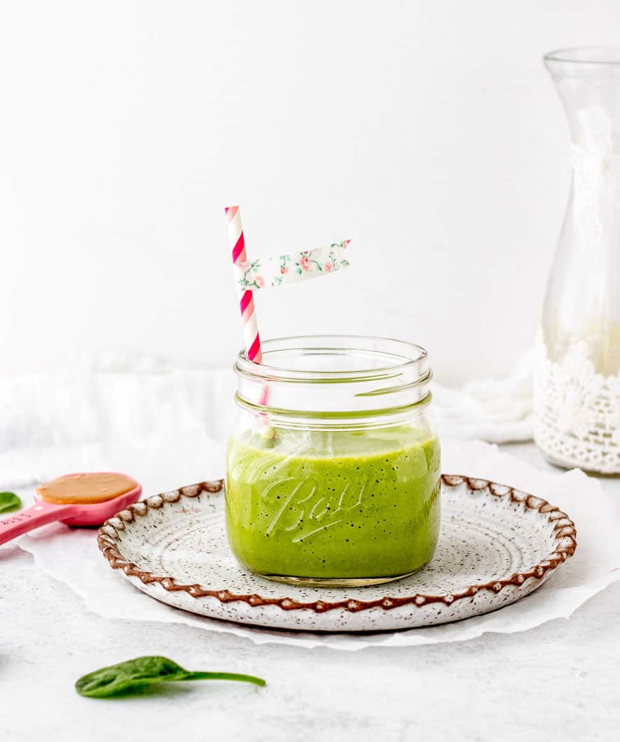 Simple Green Smoothie with Spinach, Banana & Peanut Butter - Simple green smoothie with spinach, banana & peanut butter {Kid-friendly}