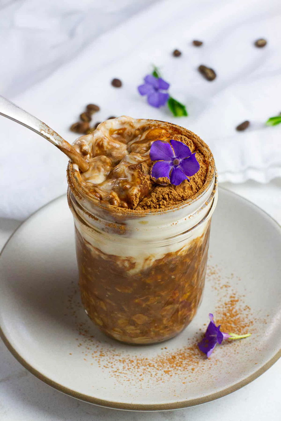 Healthy Tiramisu Overnight Oats - Plates by Nat - platesbynat.com